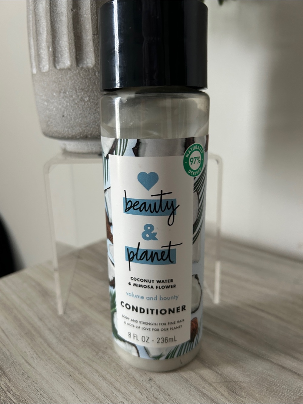 Beauty & Planet Coconut Water & Mimosa Flower Conditioner - White